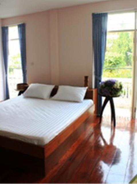 Baan Manusarn Бангкок Номер фото